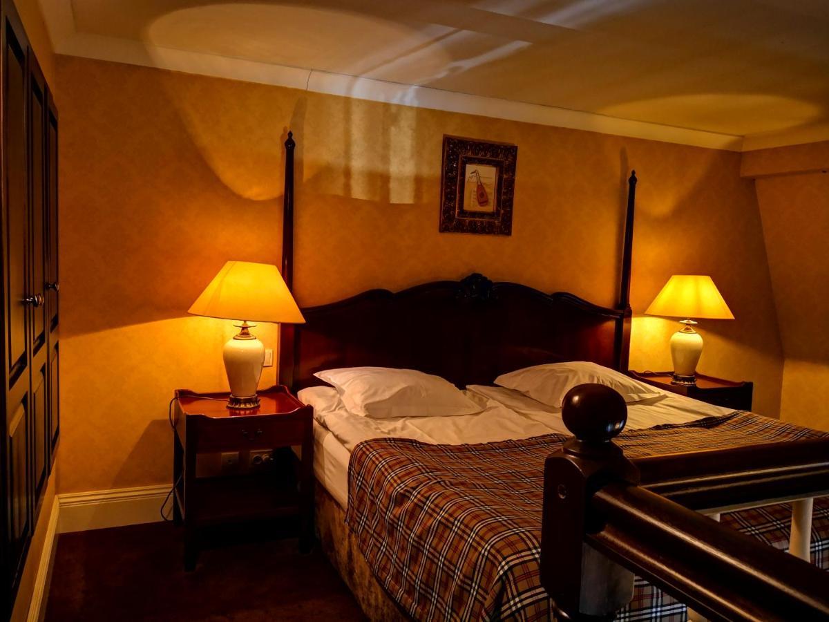 Hotel Dwor Sierakow Extérieur photo