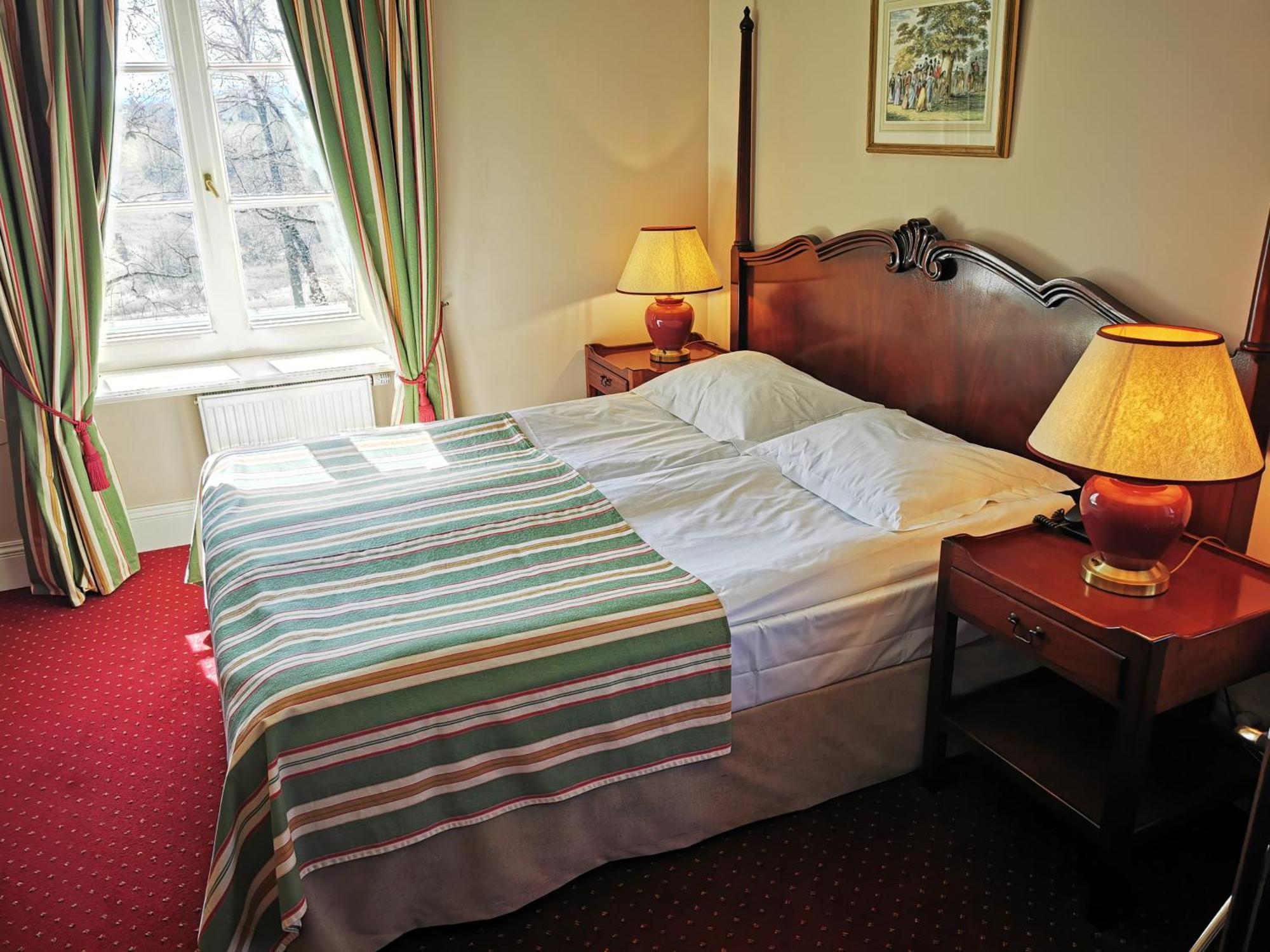 Hotel Dwor Sierakow Extérieur photo