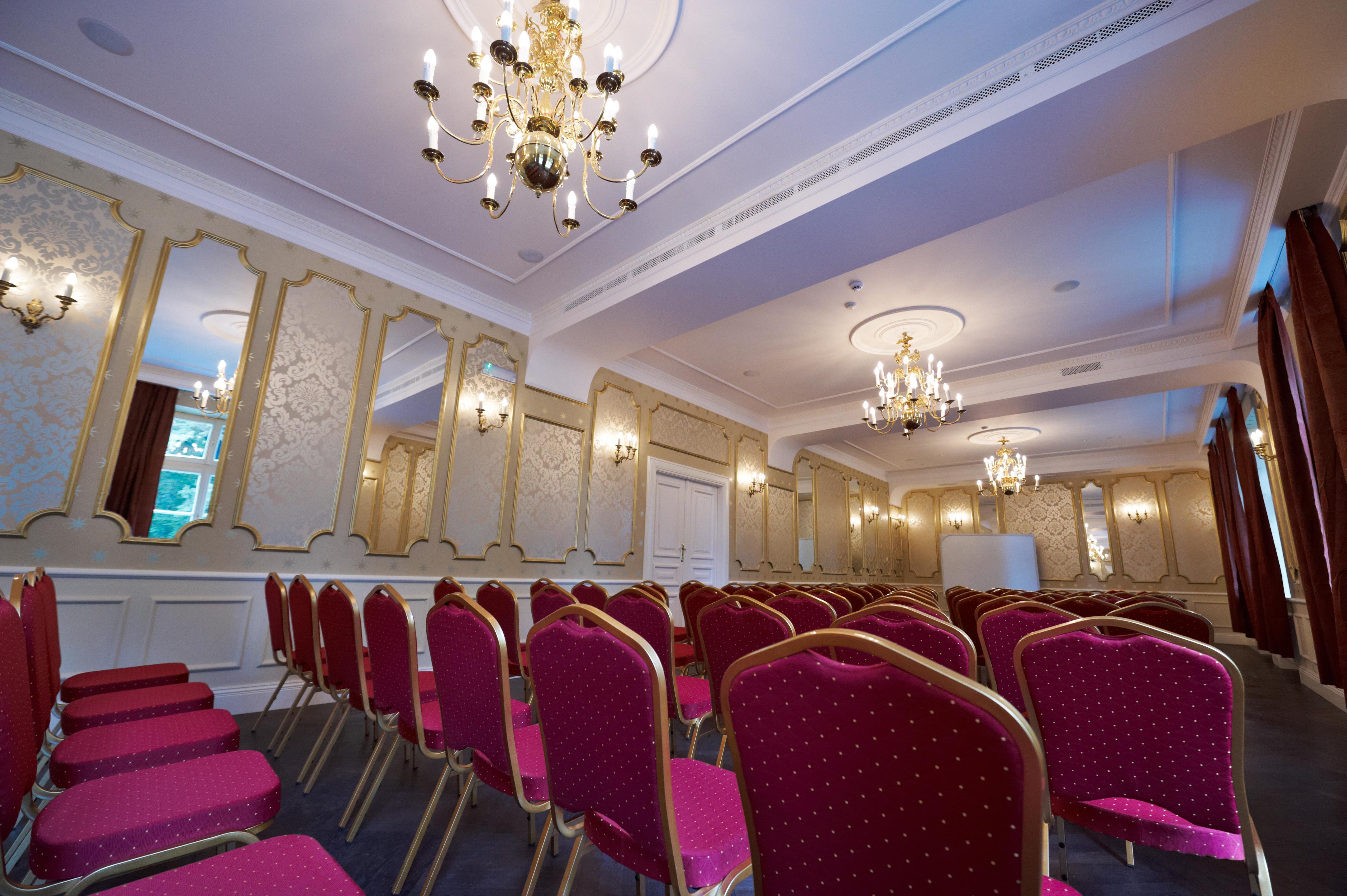 Hotel Dwor Sierakow Extérieur photo