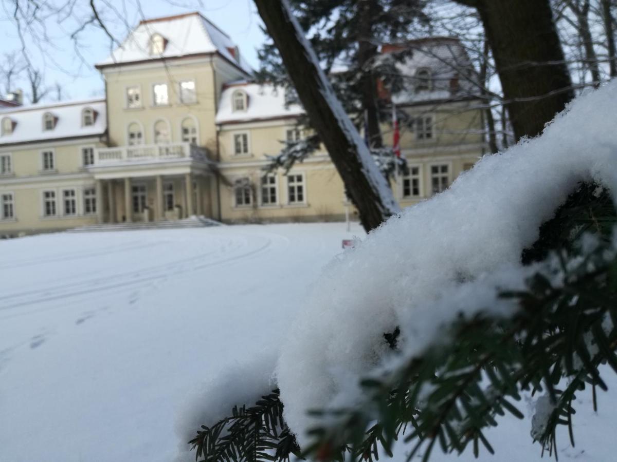 Hotel Dwor Sierakow Extérieur photo