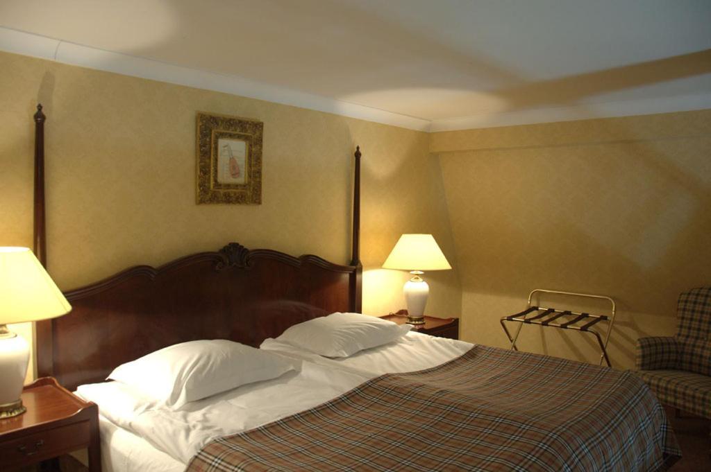 Hotel Dwor Sierakow Extérieur photo
