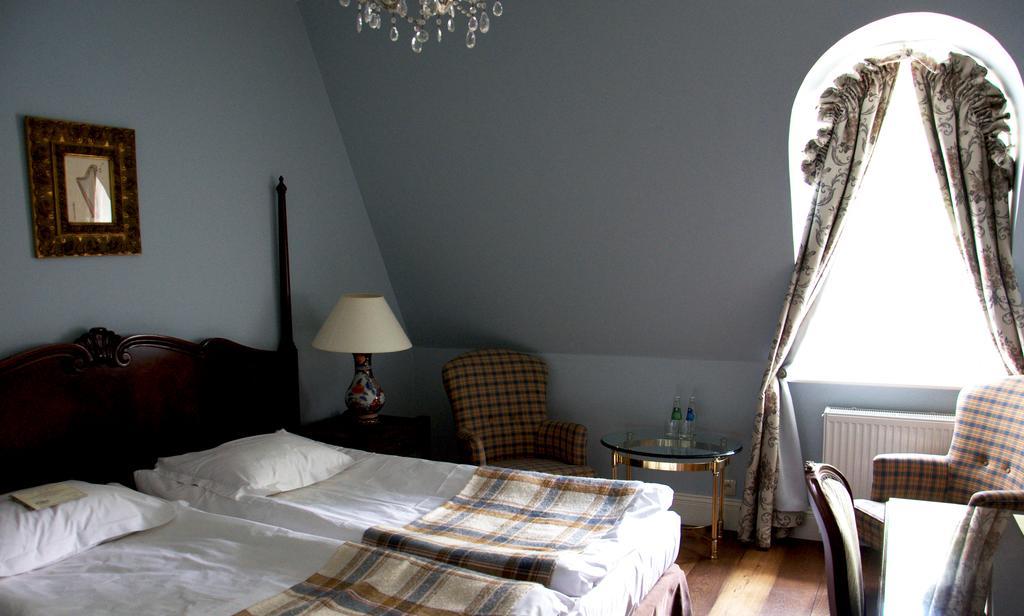 Hotel Dwor Sierakow Extérieur photo