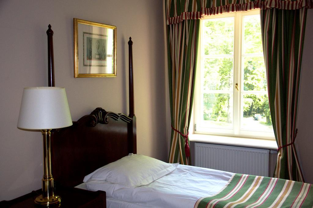Hotel Dwor Sierakow Extérieur photo