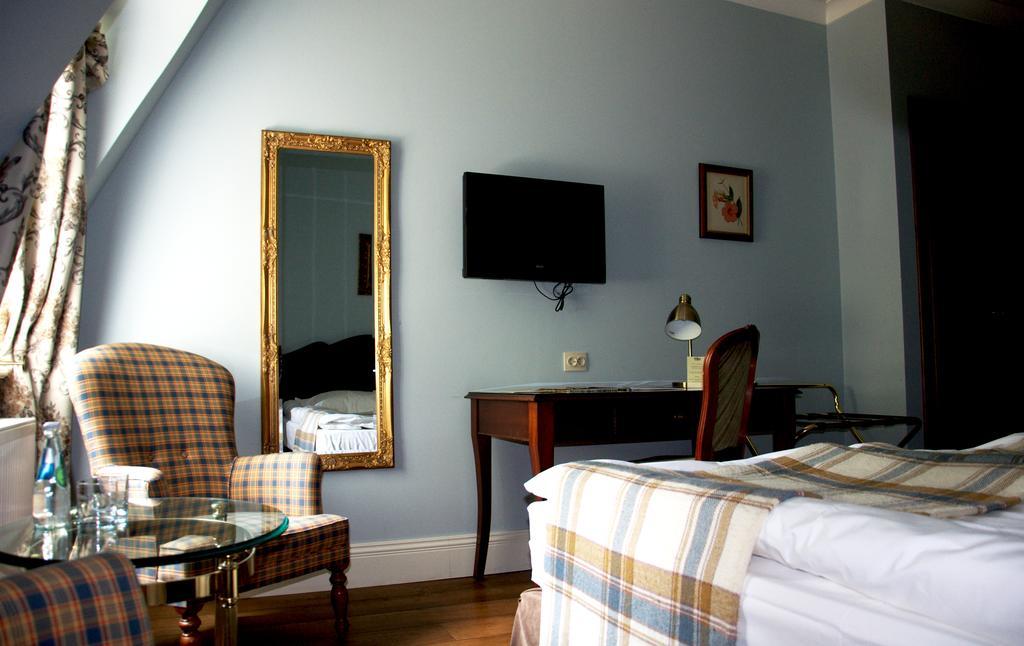 Hotel Dwor Sierakow Extérieur photo