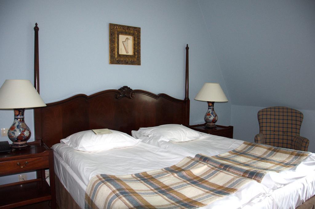 Hotel Dwor Sierakow Extérieur photo
