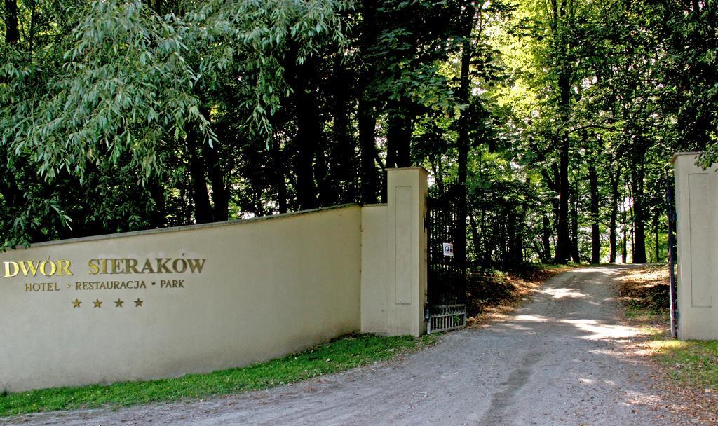 Hotel Dwor Sierakow Extérieur photo
