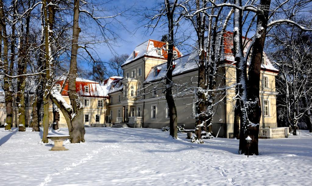 Hotel Dwor Sierakow Extérieur photo