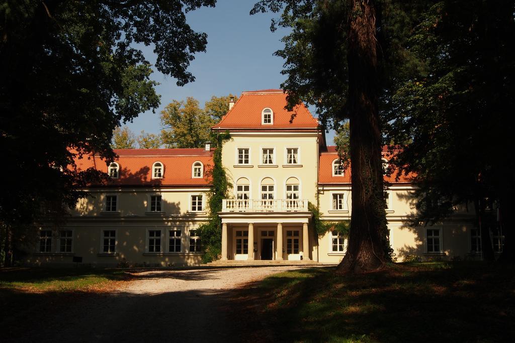 Hotel Dwor Sierakow Extérieur photo