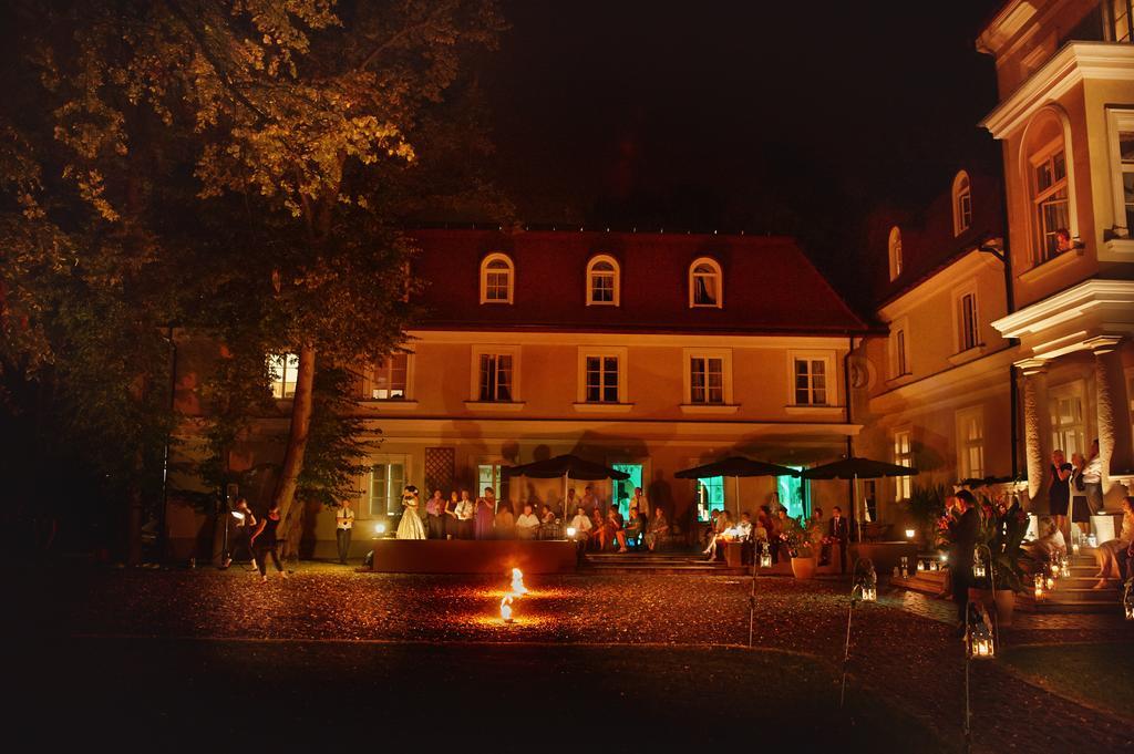 Hotel Dwor Sierakow Extérieur photo